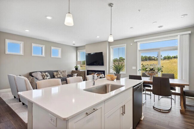 Building Photo - 10736 Wiles Way