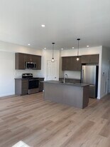 Building Photo - 1502 SE Landen Dr