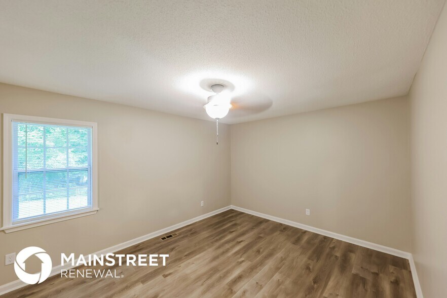 Building Photo - 2551 Janice Cir NE