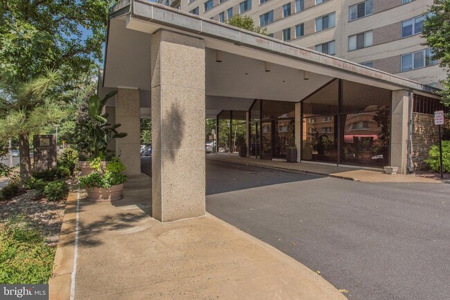 Building Photo - 1200 N Nash St