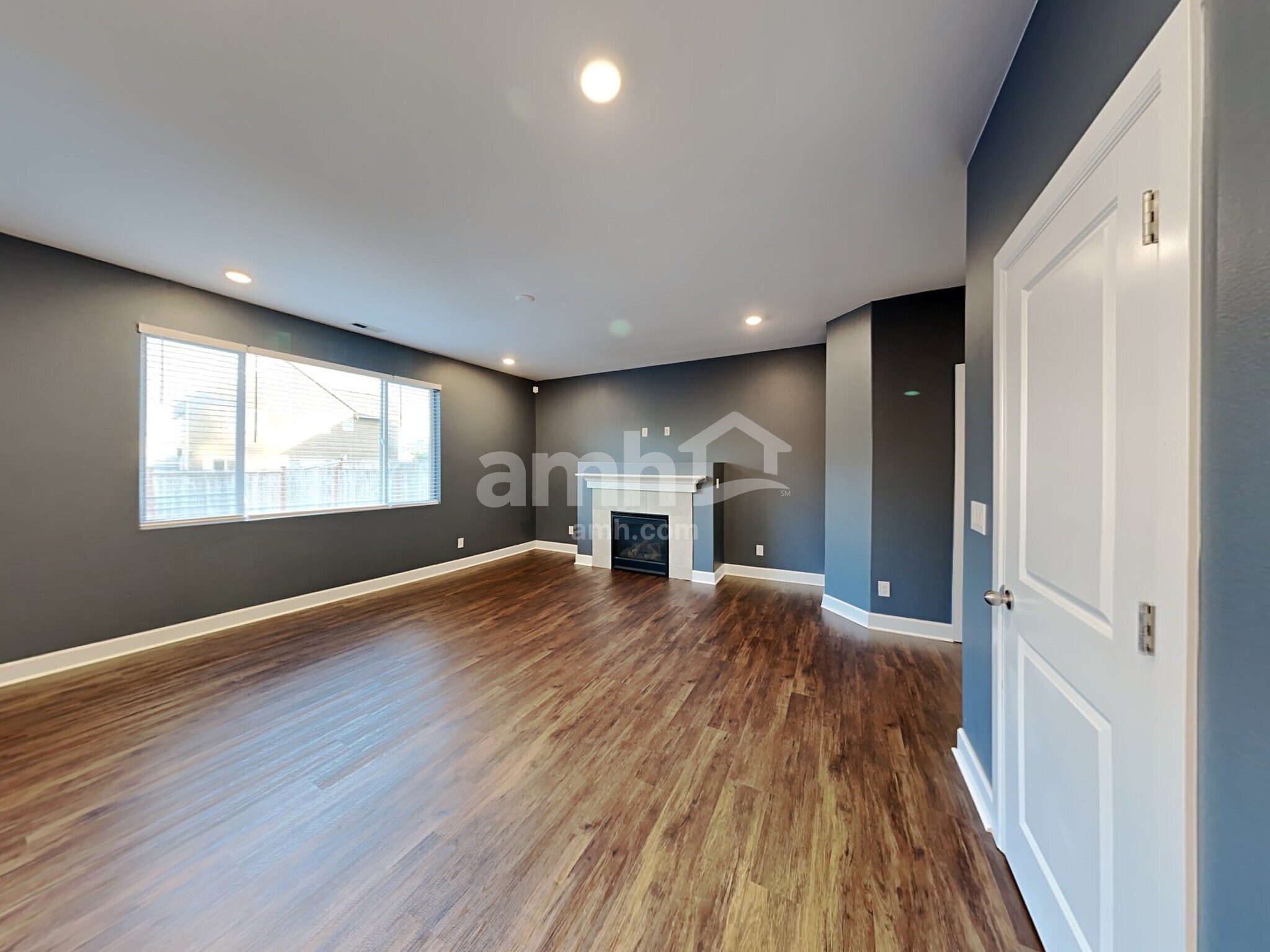 Building Photo - 18507 18th Ave E