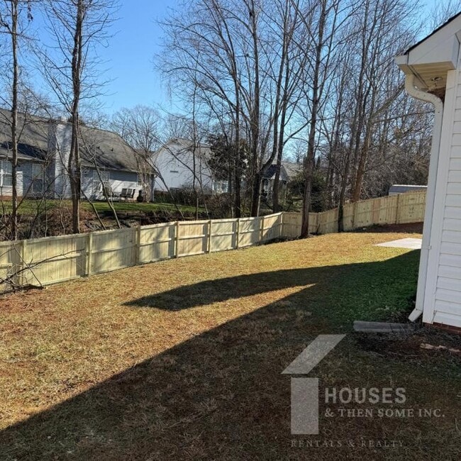Building Photo - 110 Stonington Way