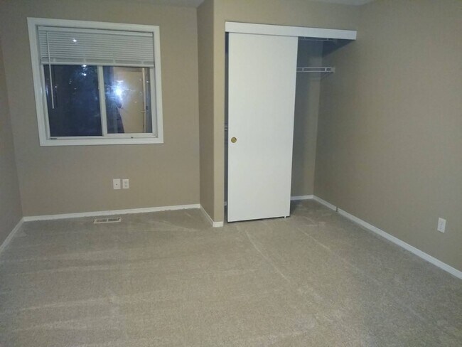 4-2b2b - 16049 SE Caruthers St