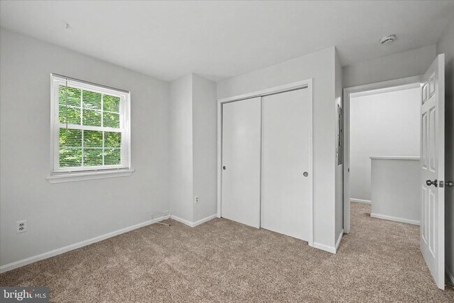 Building Photo - 678 Newbridge Ct