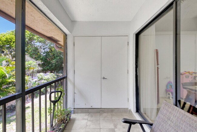 Building Photo - 5151 W Club Cir