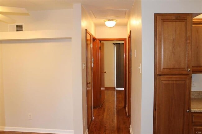 Building Photo - Move in Ready!!