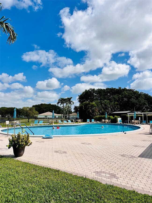 Building Photo - 14676 Canalview Dr