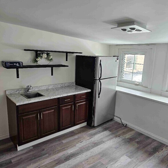 Primary Photo - 156 Ontario St