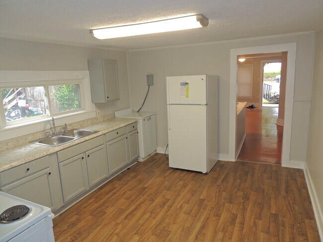 Building Photo - 1505 Murchison Rd