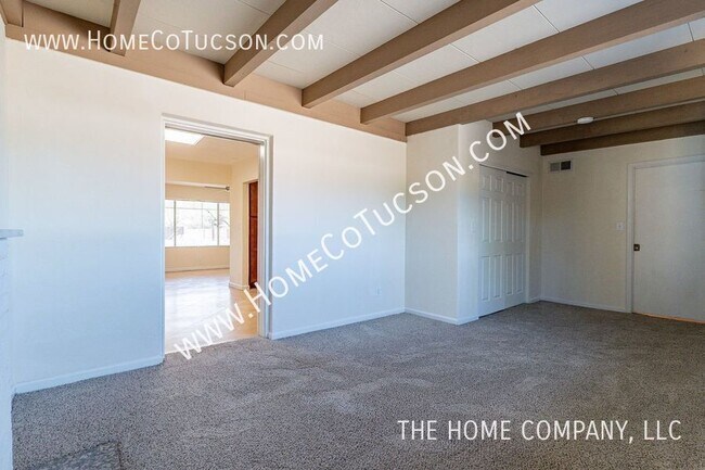 Building Photo - 3949 E 2nd St