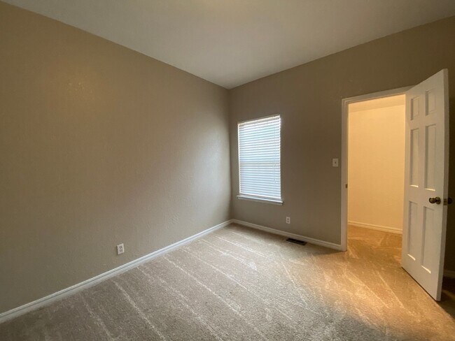 Building Photo - Storybook 3 Bedroom House