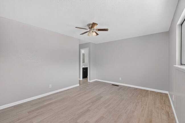 Building Photo - 7101 Cindy Dr NE