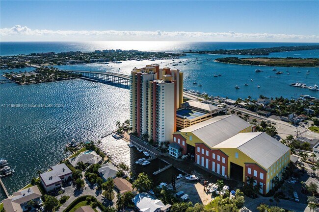 Building Photo - 2650 Lake Shore Dr