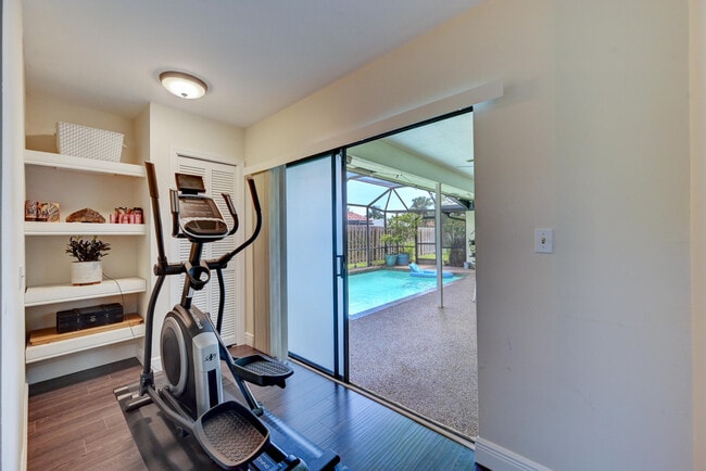 Building Photo - 6833 Bianchini Cir