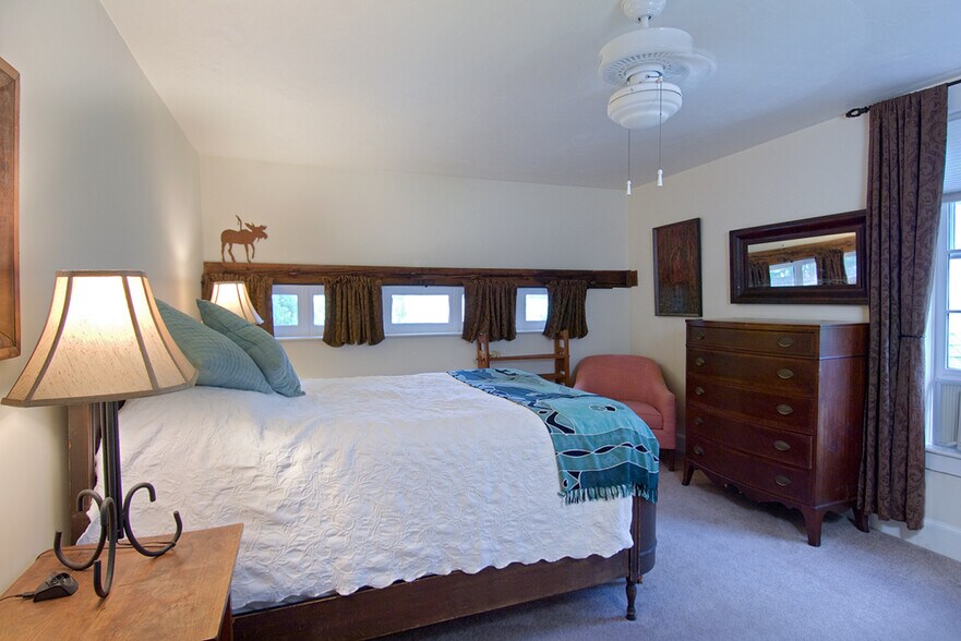 Second bedroom - 268 West St