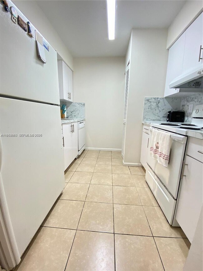 Building Photo - 1350 SE 3rd Ave