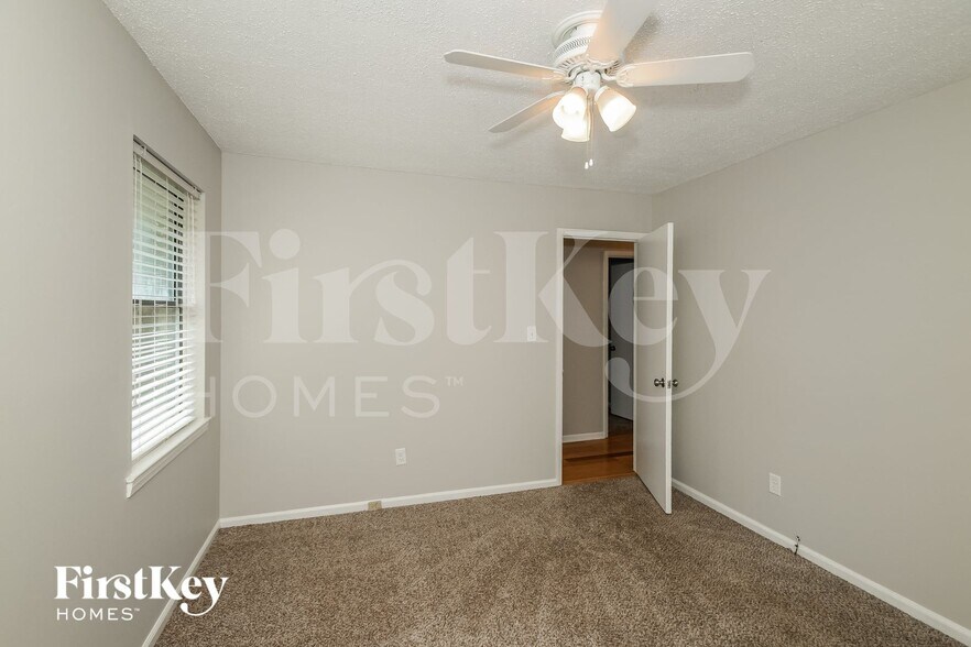 Building Photo - 303 Coalmont Rd