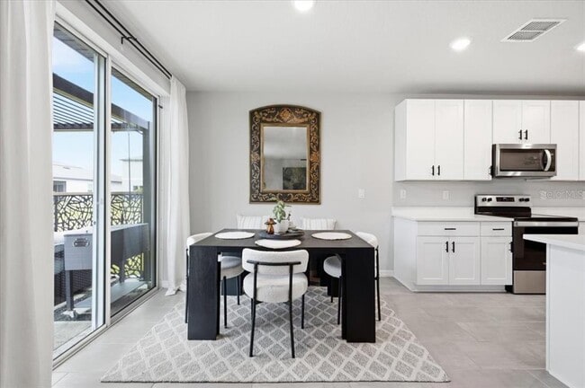 Building Photo - 10119 Daybreak Glen