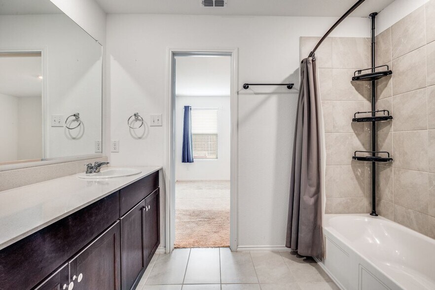 Building Photo - 5421 Rockrose Ln