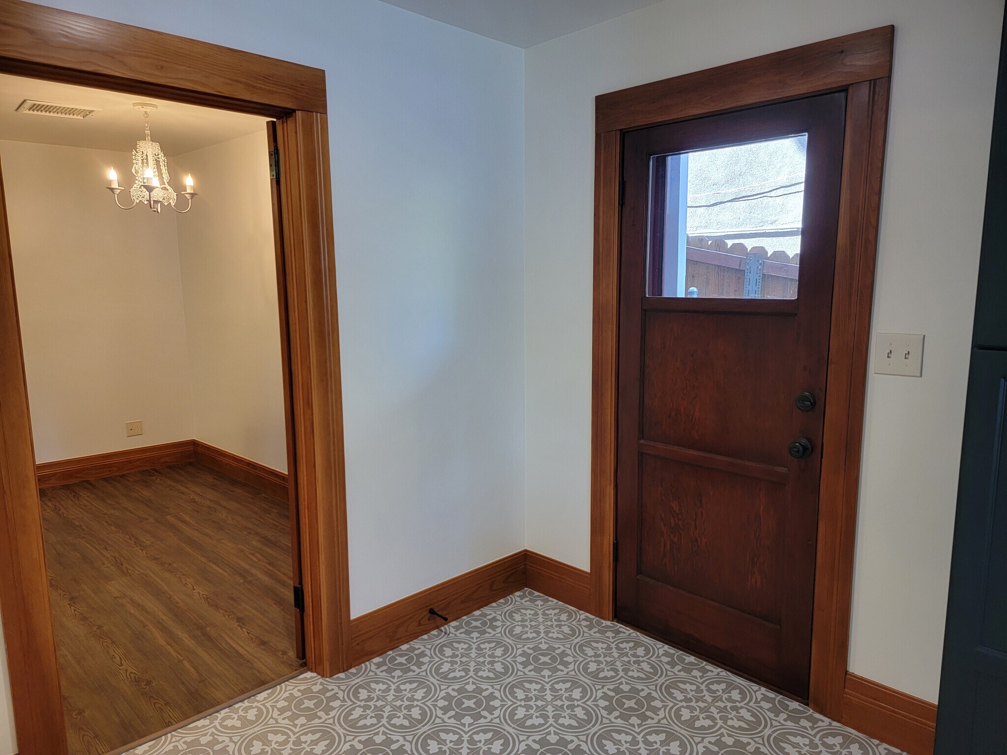 Building Photo - 900 Lucile Ave