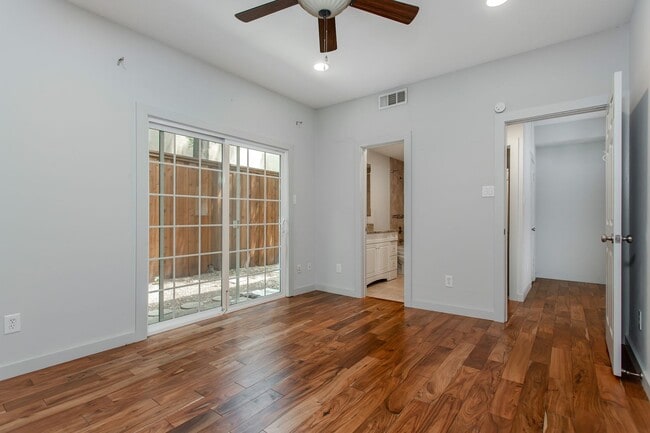 Building Photo - 1 Bed, 1 Bath condo near Lower Greenville!