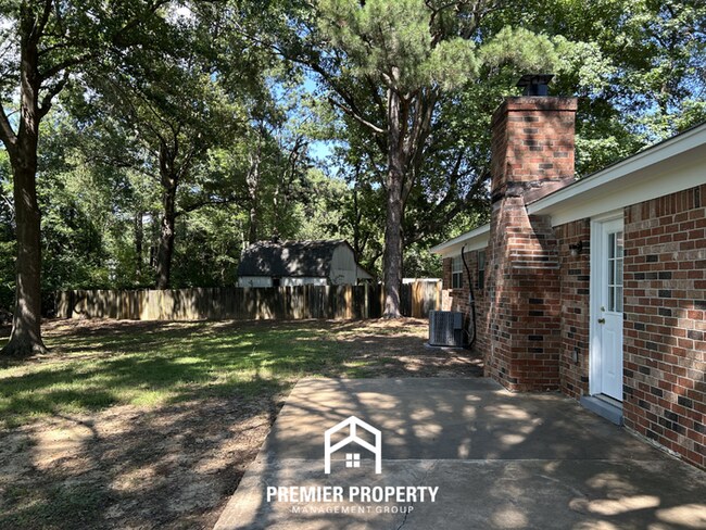 Building Photo - Charming 3BR/2BA Horn Lake Home | Hardwood Floors, Brick Fireplace & Fenced Yard