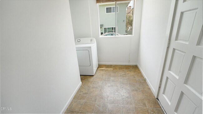 Building Photo - 544 Salem St
