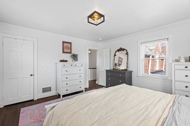 Building Photo - Luxurious Brick Colonial in Prestigious Gu...