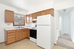 Building Photo - 2537 Lynner Dr