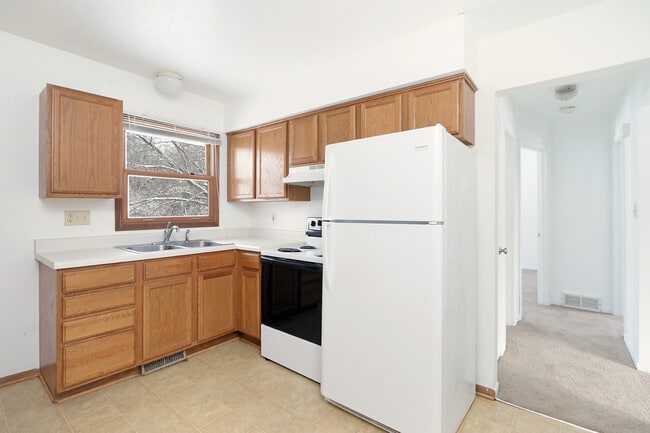 Building Photo - 2537 Lynner Dr