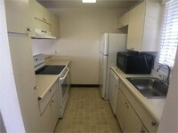 Building Photo - Great 2bd/2bath unit with 2 parking stalls...