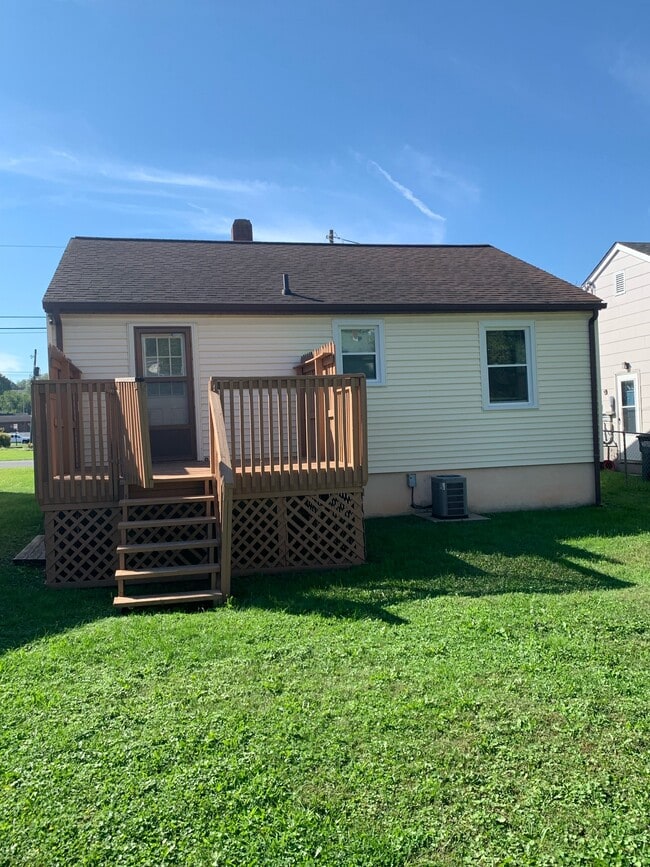 Building Photo - 228 E Madison Ave