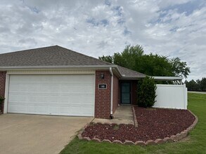 Building Photo - BARLING SOUTH H DUPLEX