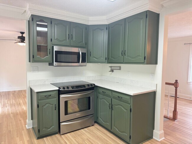 Building Photo - Beautiful 3 Bed 3 Bath Home nestled in St. B!