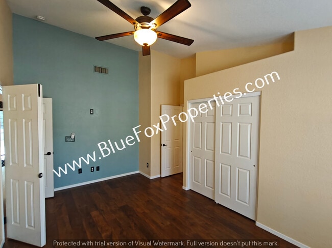 Building Photo - 1560 E Sonoran Desert Dr