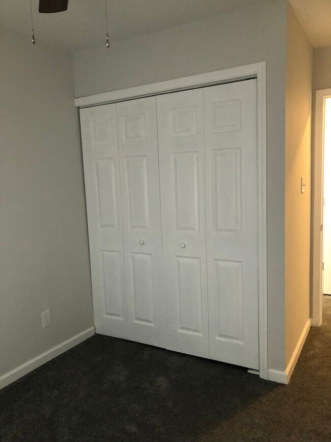 Building Photo - 16 Crestmont Dr