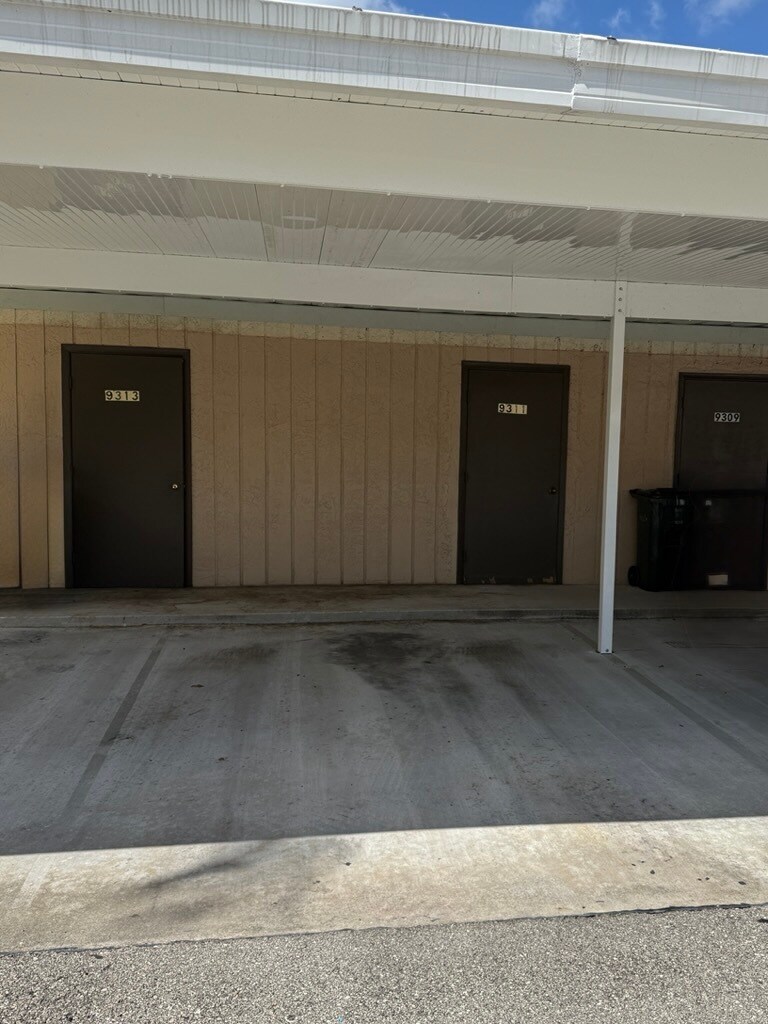 Building Photo - 9311 Lennex Ln