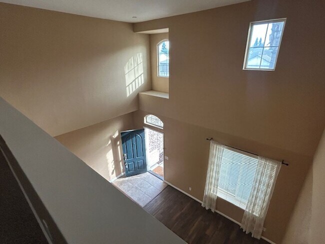 Building Photo - 4 Bedroom 2.5 Bathroom in NW Visalia with a Pool!! Just in Time for Summer!!!