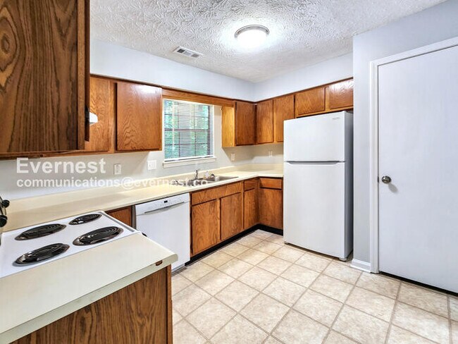 Building Photo - 944 Shiloh Ridge Run NW