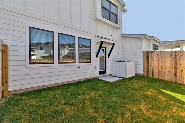 Building Photo - 252 Fieldwood Dr