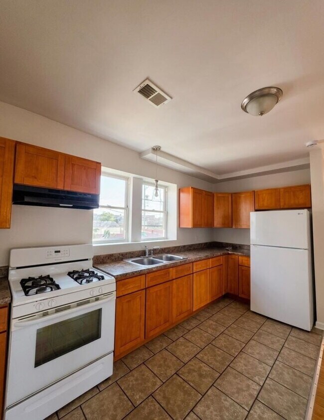 Building Photo - 3939 W Iowa St