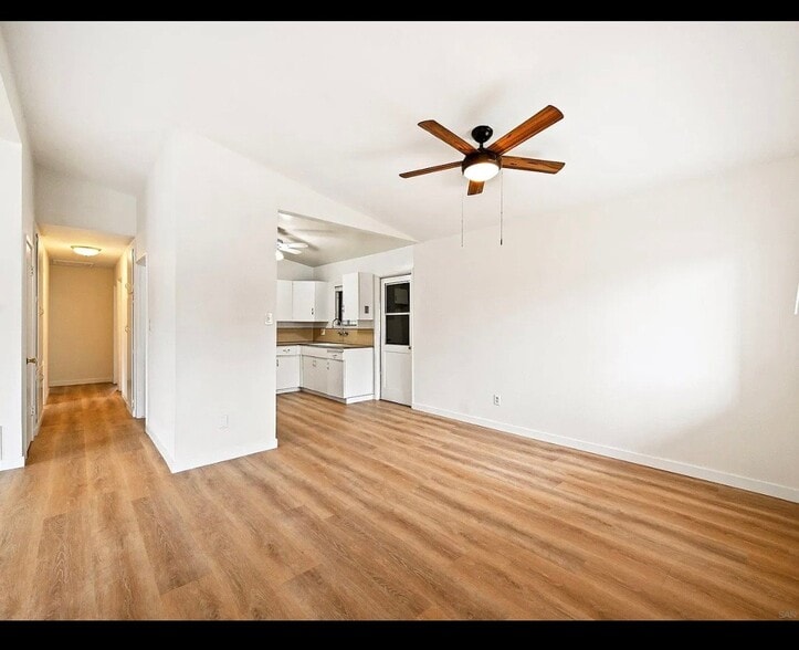 Building Photo - 927 Gray Dr