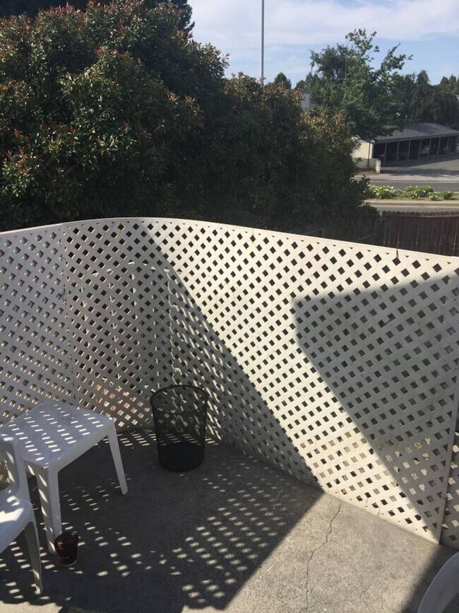 Building Photo - Charming Apartment in San Leandro