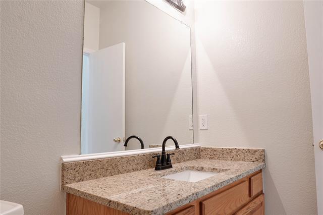 Building Photo - 7108 Park Creek Cir W
