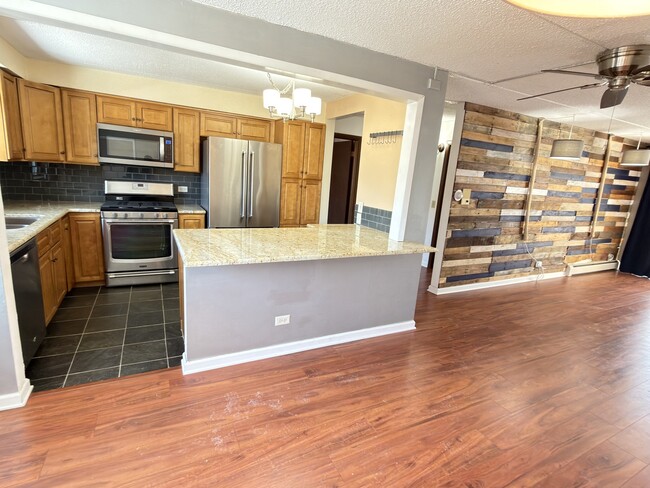 Building Photo - 999 Euclid Ave