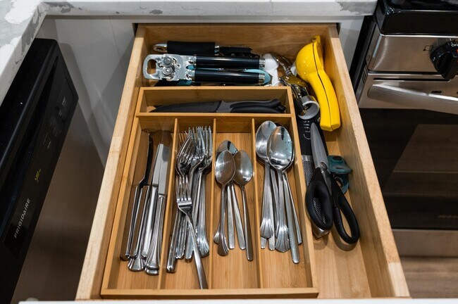 Building Photo - 6904 Covington Dr