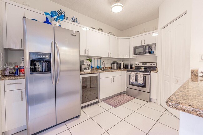 Building Photo - 9138 SW 167th Ct