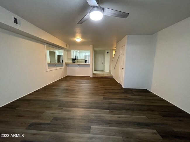 Building Photo - 2121 W Union Hills Dr