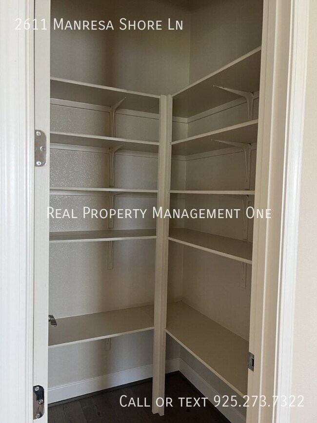 Building Photo - 2611 Manresa Shore Ln