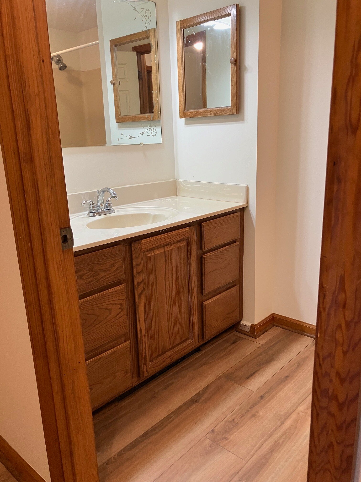 large vanity - 129 Fenway Dr